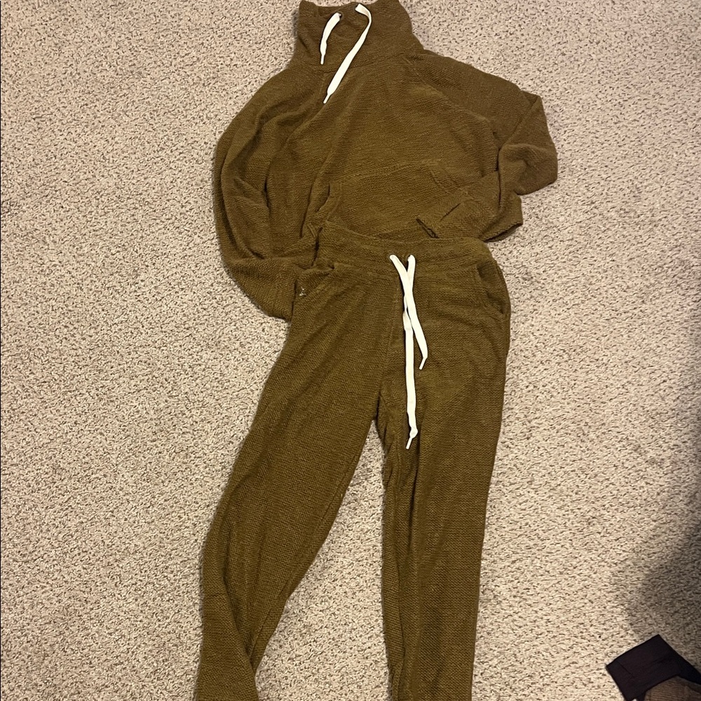 Aerie Olive Green Women's Hoodie and Joggers Set